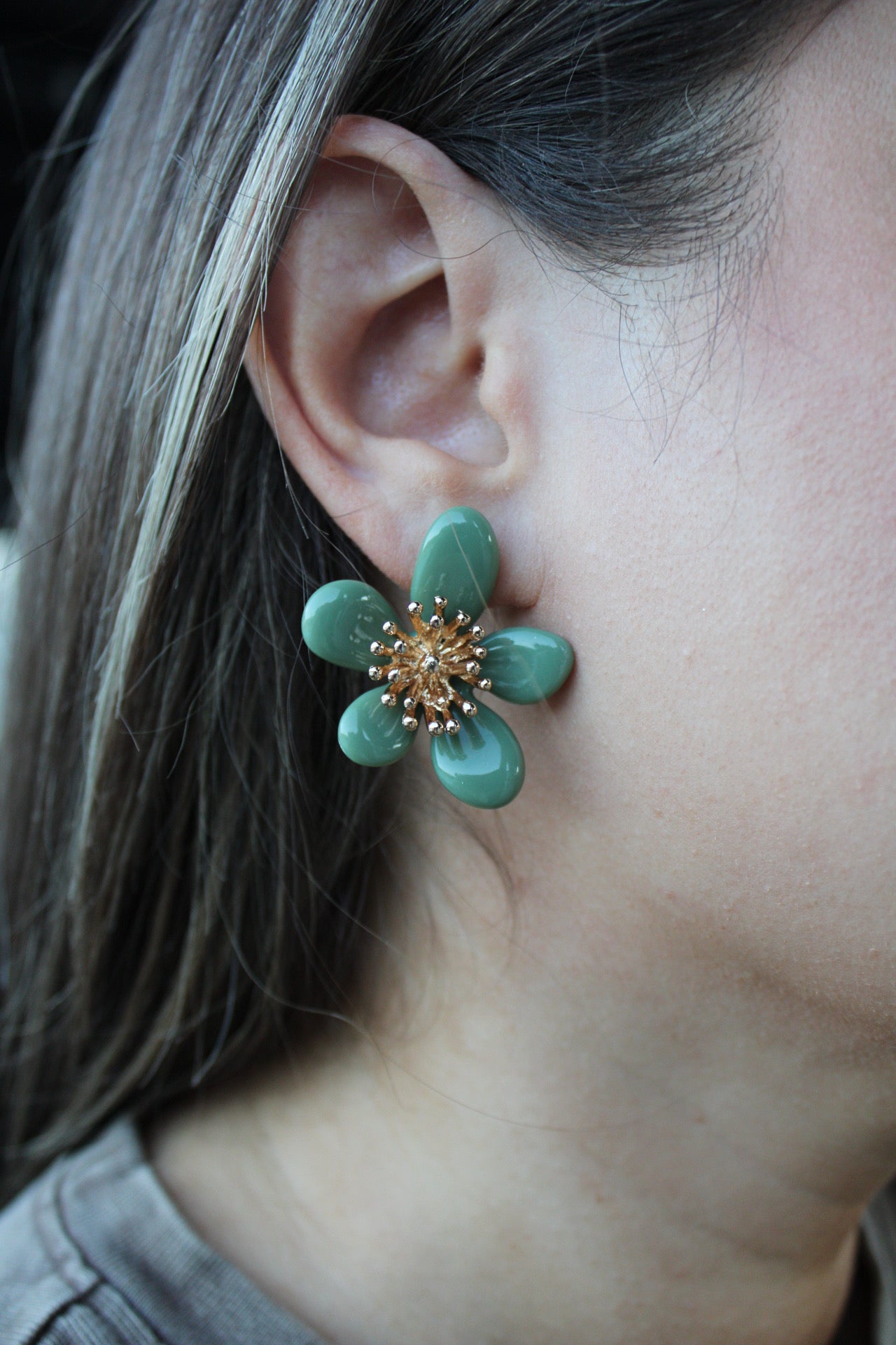 Kanani Vintage Resin Floral Studs