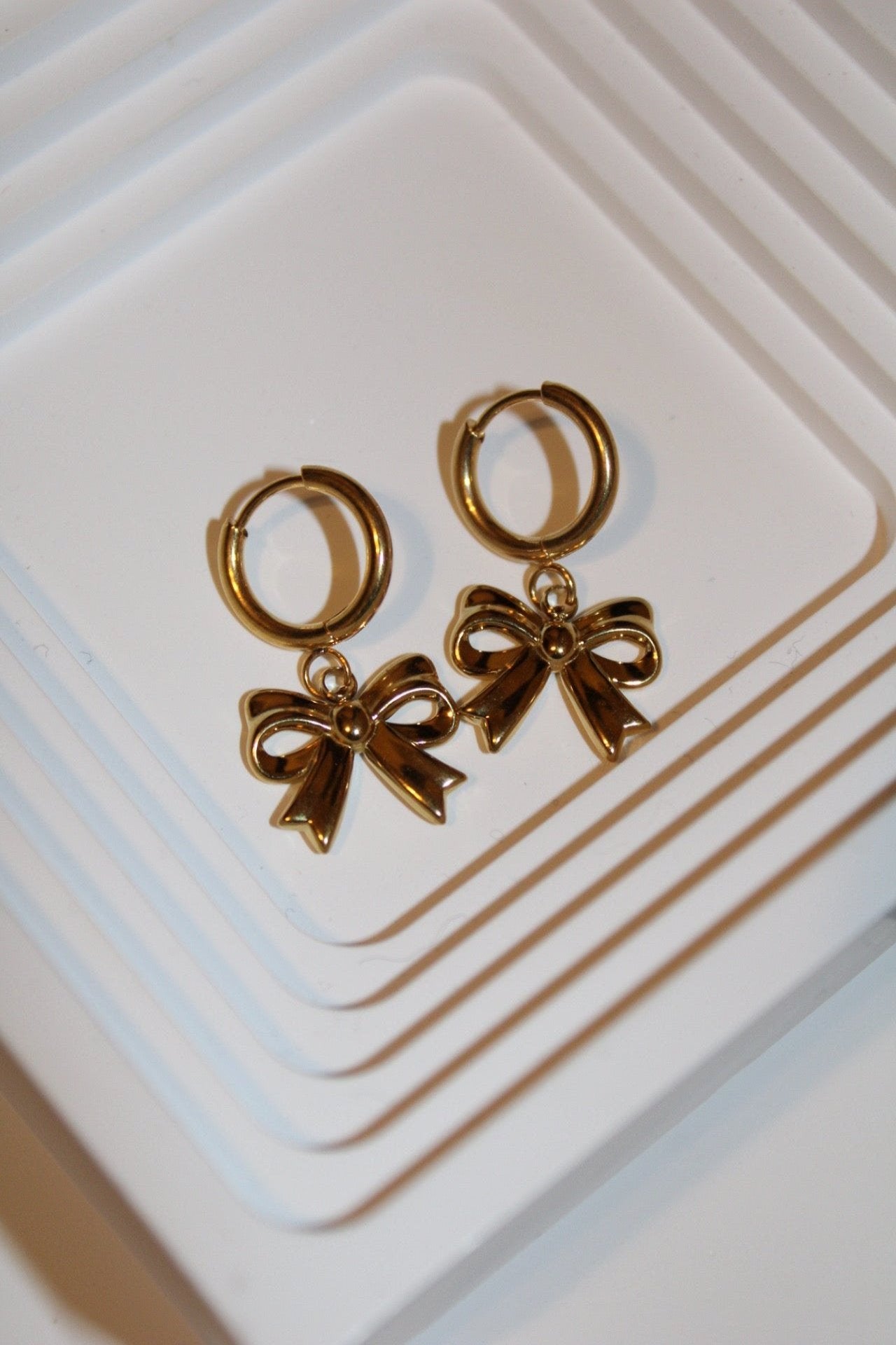 Alexia Thick Bow Huggies