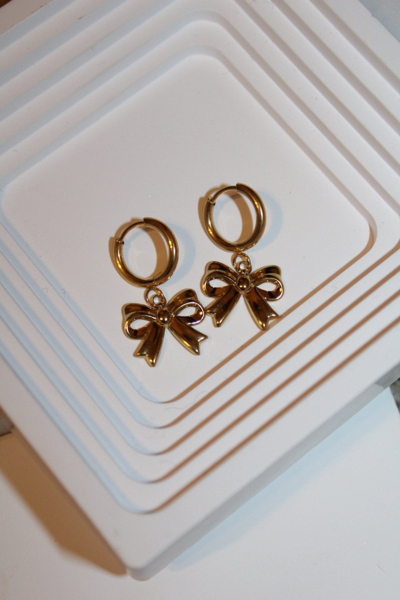 Alexia Thick Bow Huggies