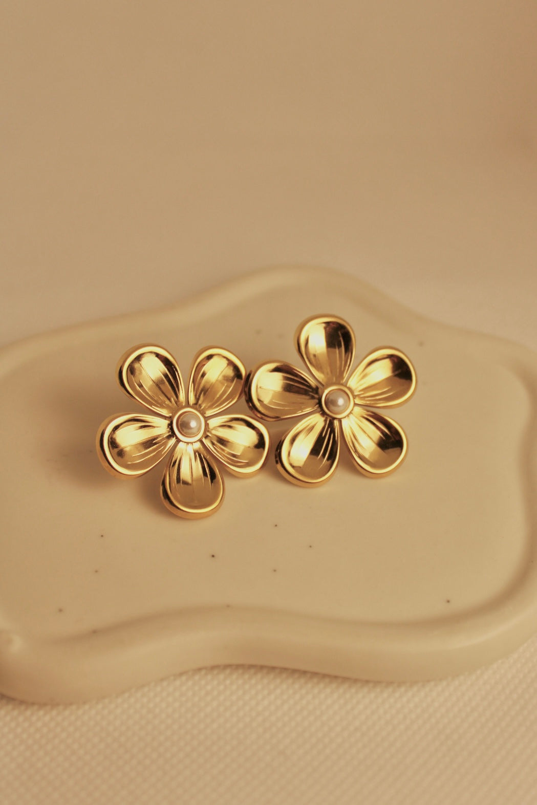 Kalea Pearl Flower Studs