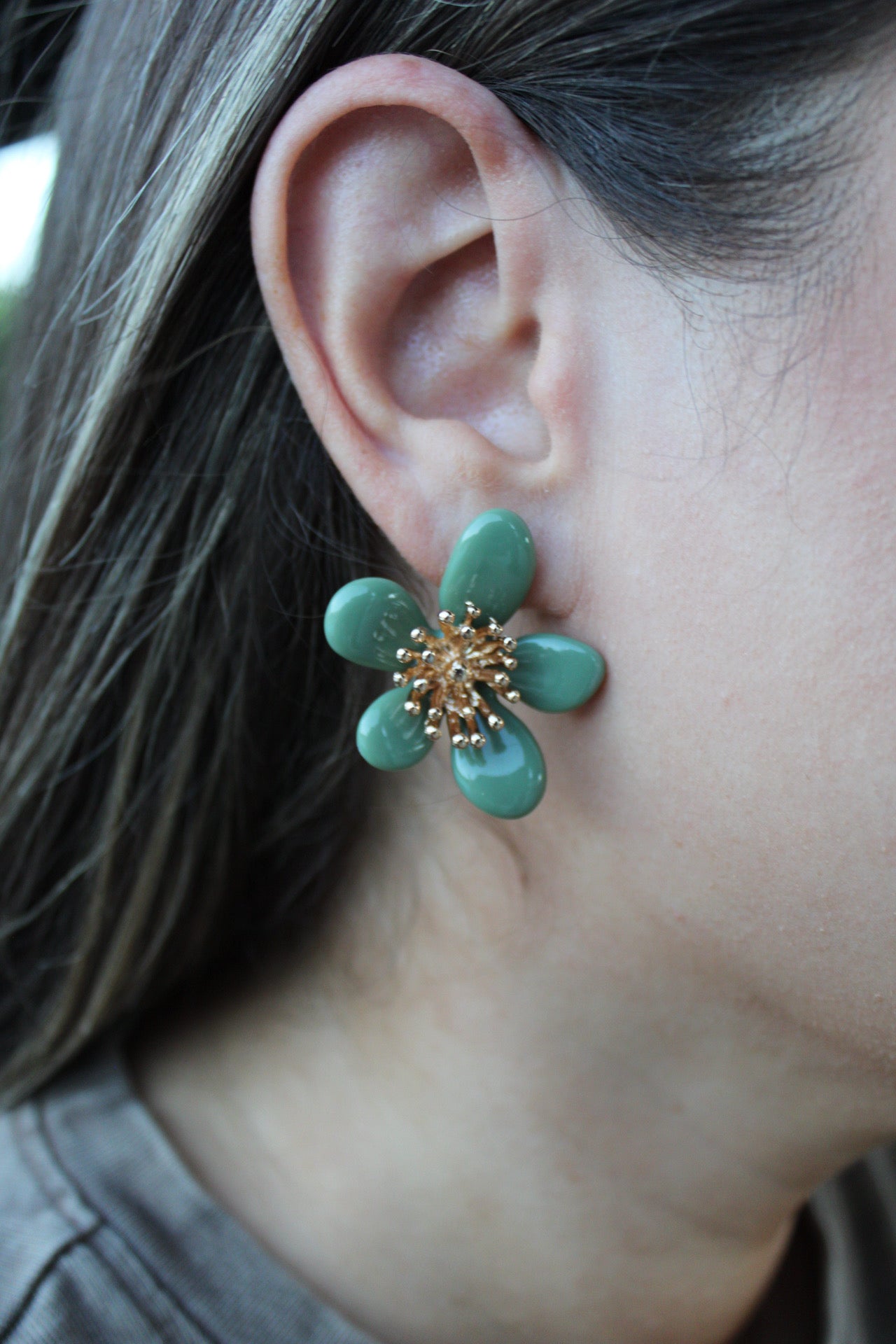 Kanani Vintage Resin Floral Studs