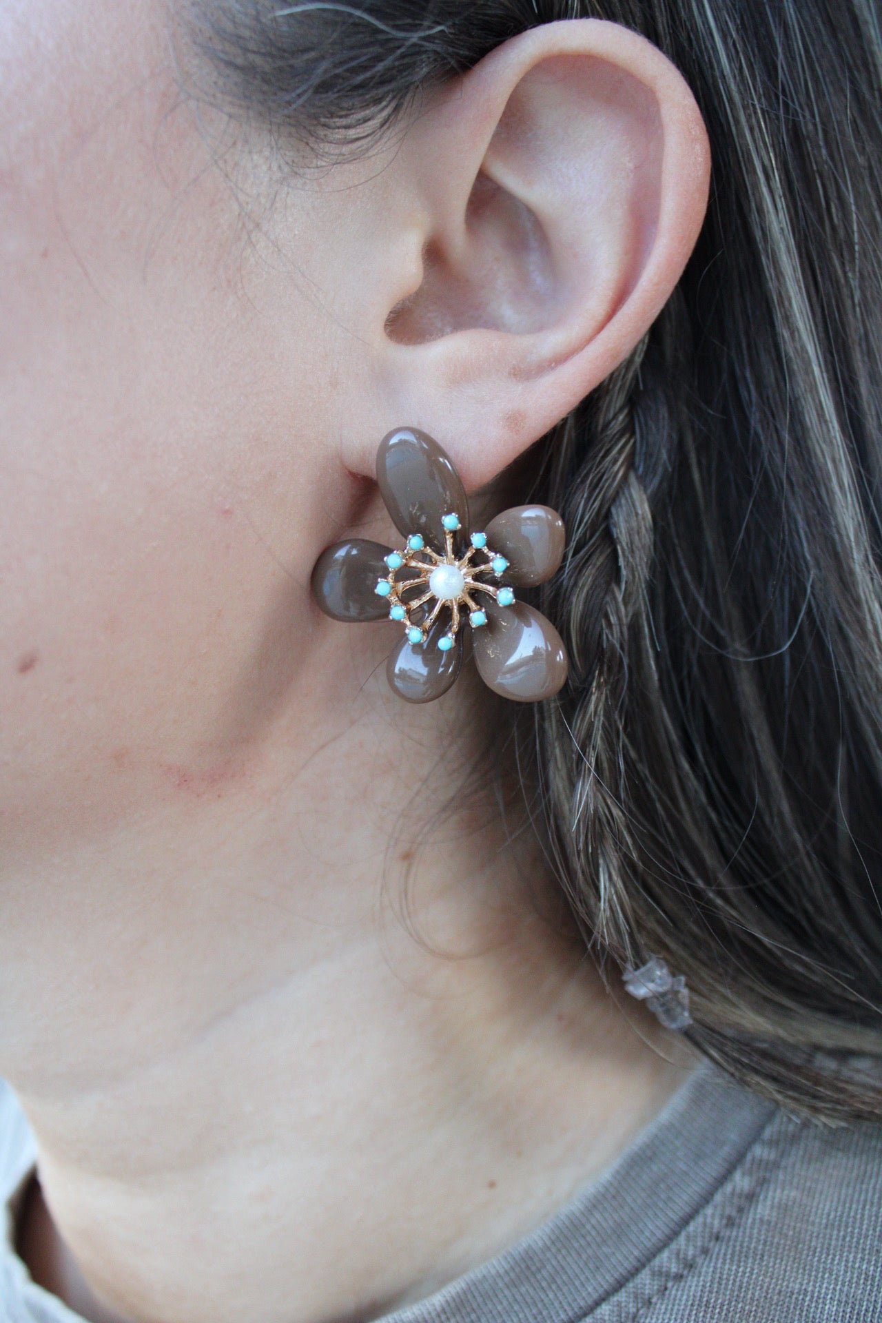 Kanani Vintage Resin Floral Studs