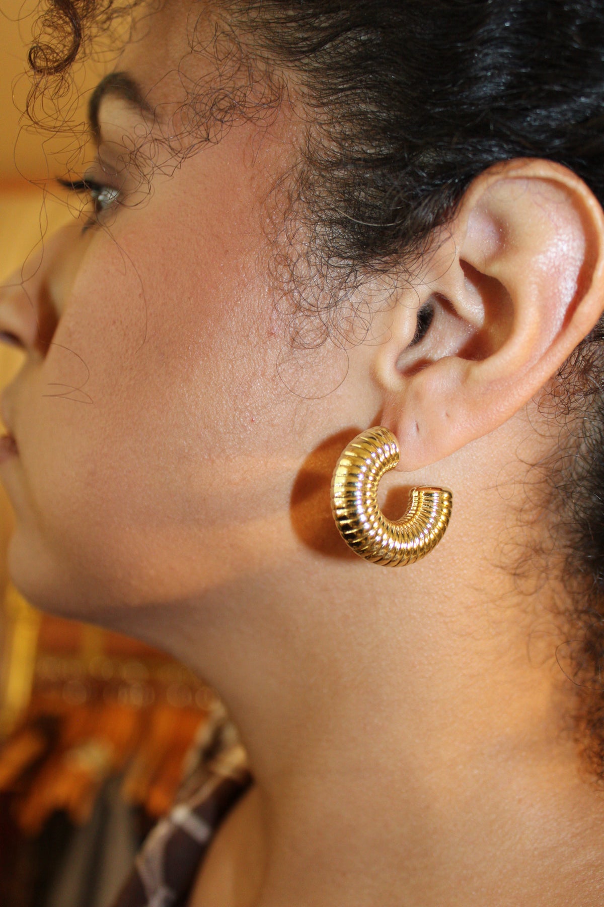 Cely Textured Studs