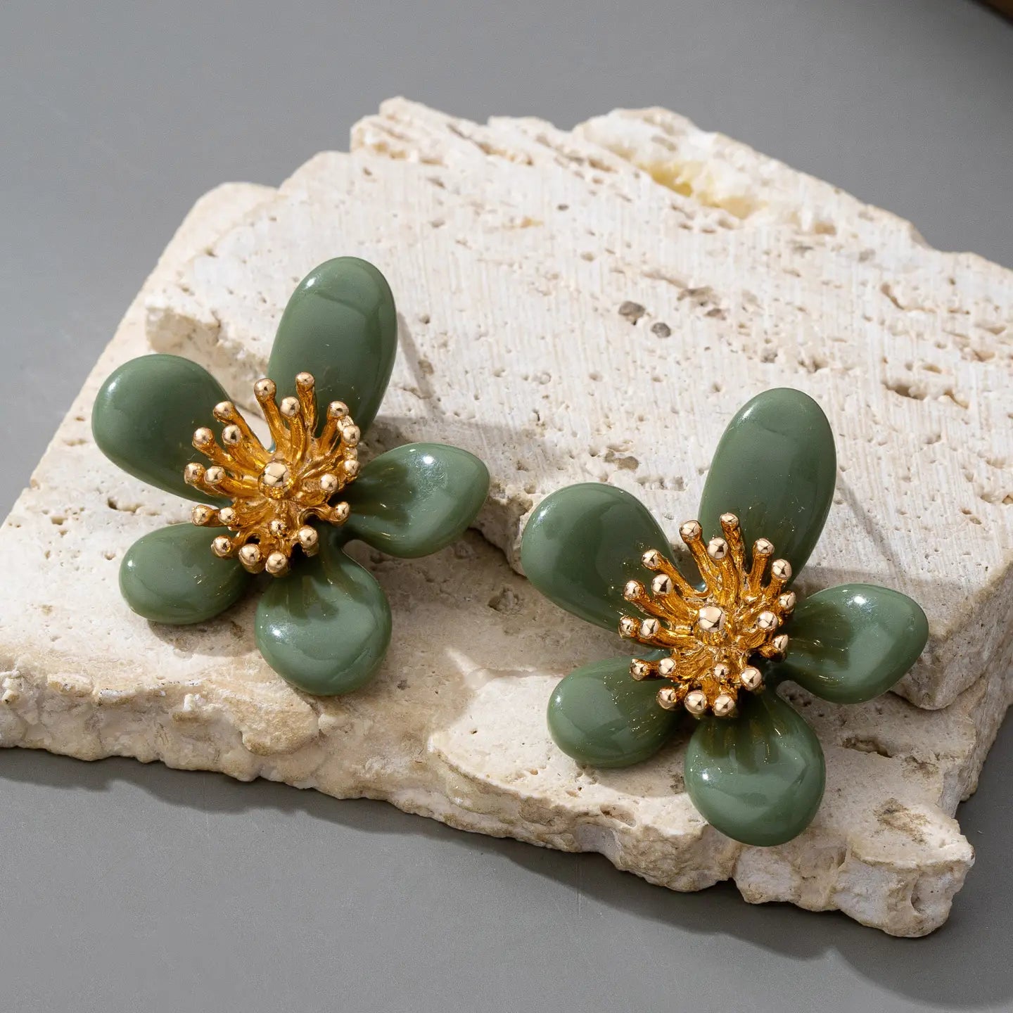 Kanani Vintage Resin Floral Studs