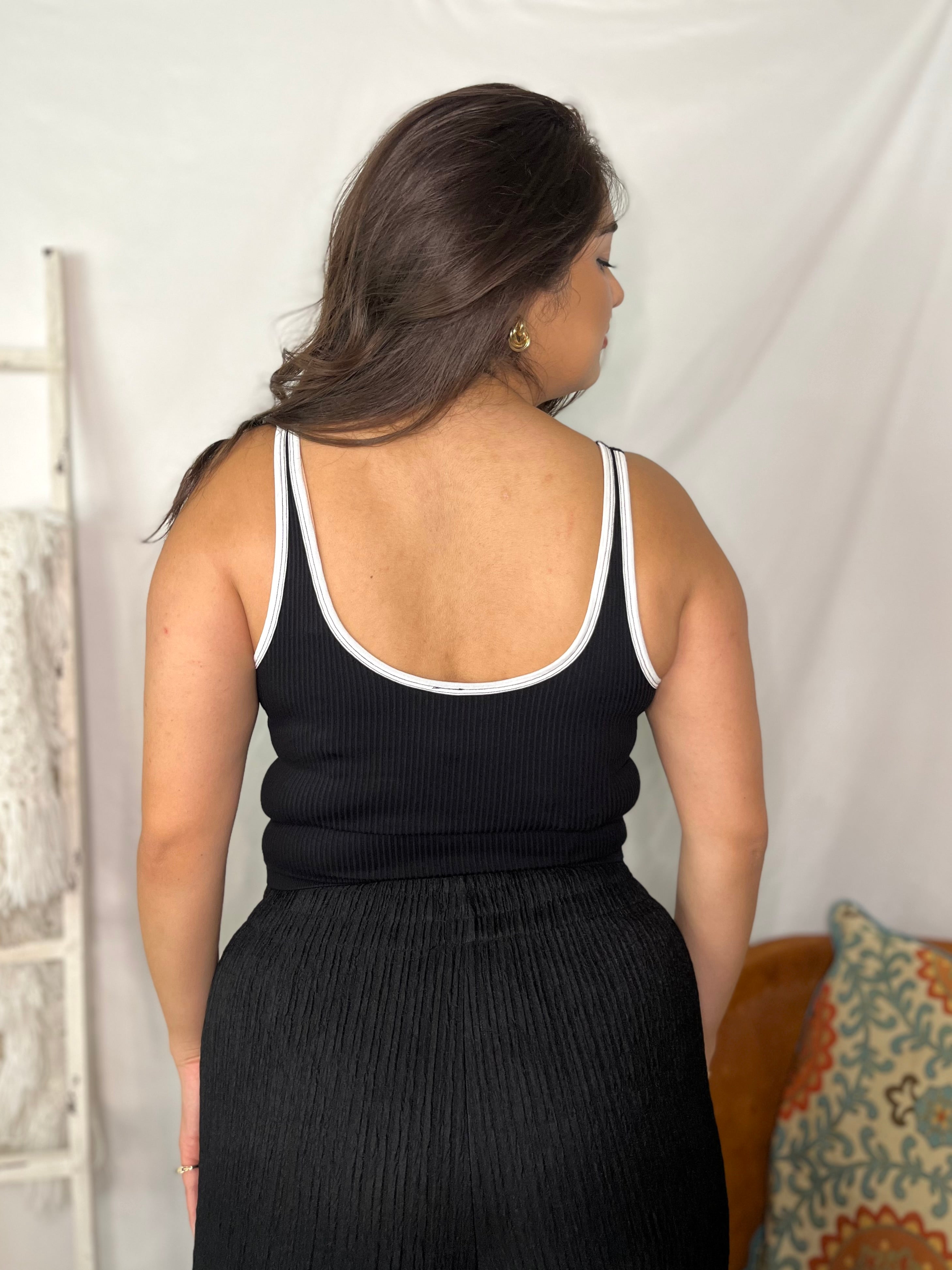 Signature Contrast Trim Tank